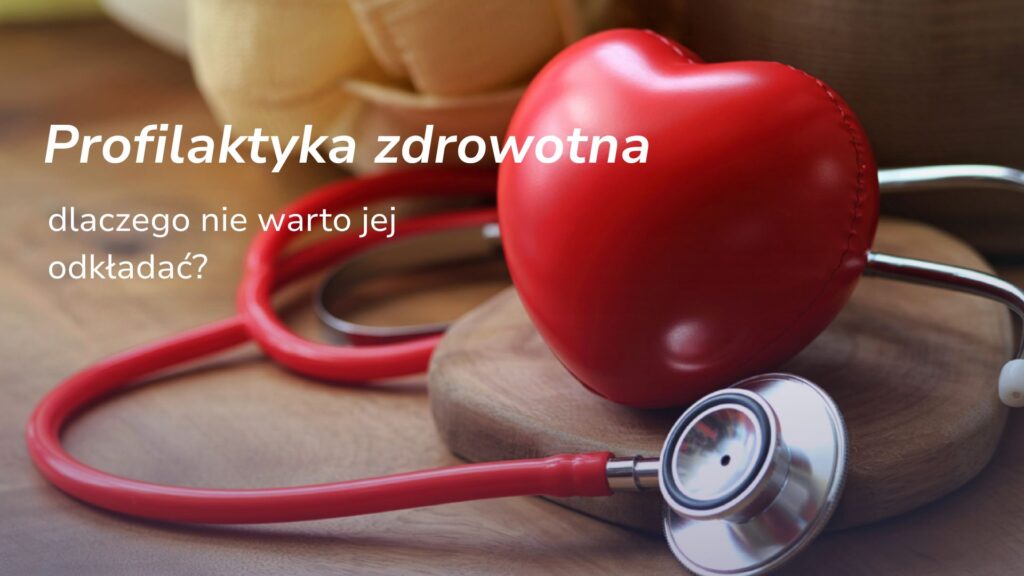 Czerwone serce i stetoskop jako symbol profilaktyki zdrowotnej – grafika do artykułu »Profilaktyka zdrowotna – dlaczego nie warto jej odkładać?«